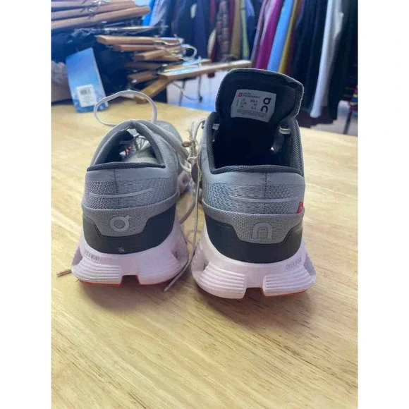 Women's Shoe Size 8.5 On Cloud Grey Running Shoes - Picture 4 of 5